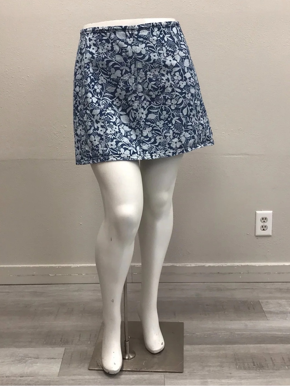 Old Navy X Anna Sui Blue and White Mini Skirt - Size XXL